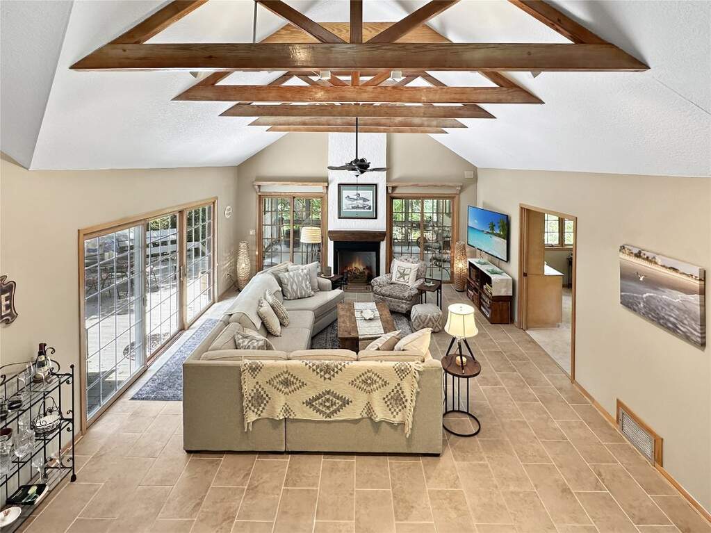 5 Bedroom Single Family Home/House's Image 4