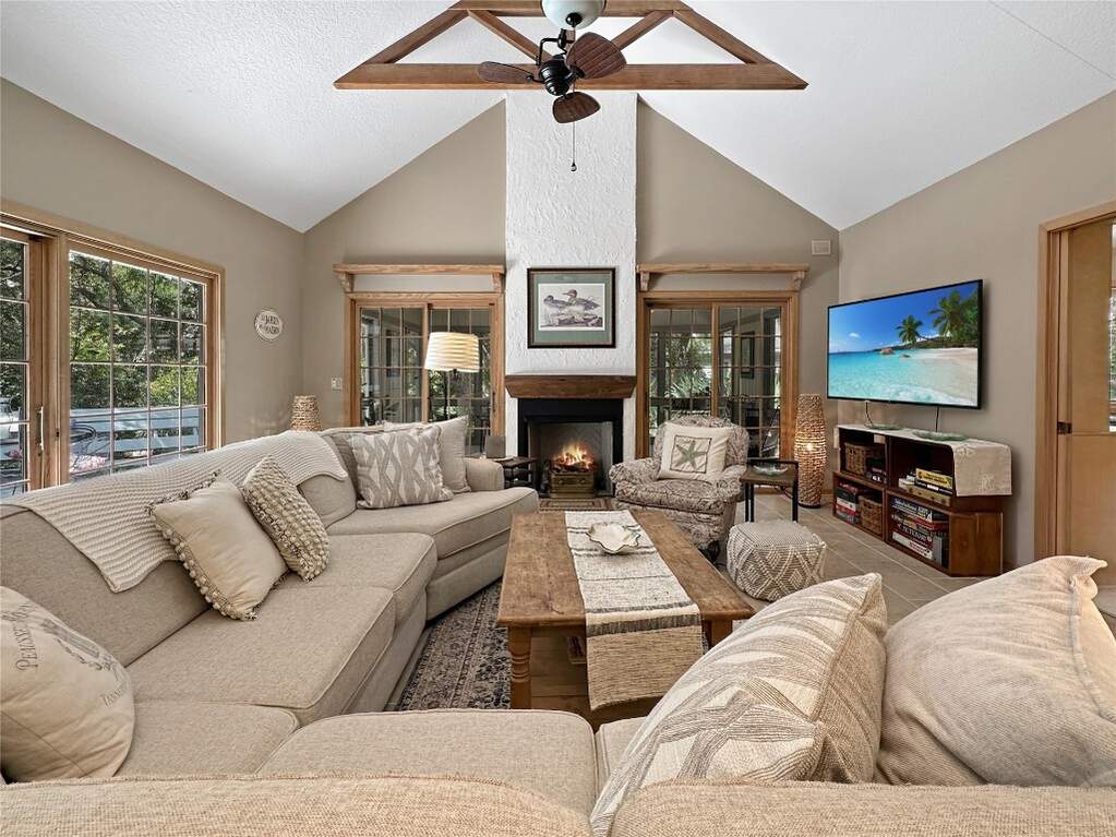 5 Bedroom Single Family Home/House's Image 6