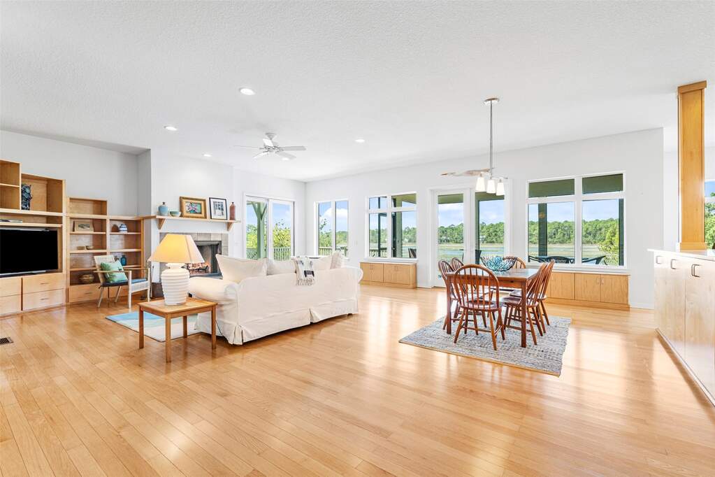 4 Bedroom Single Family Home/House's Image 10