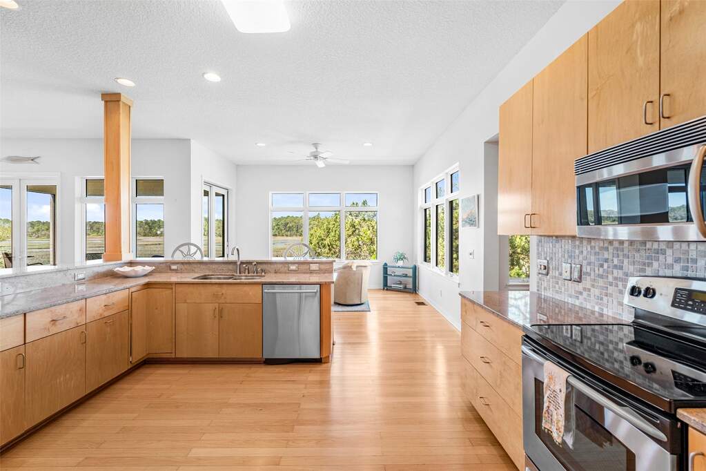 4 Bedroom Single Family Home/House's Image 14