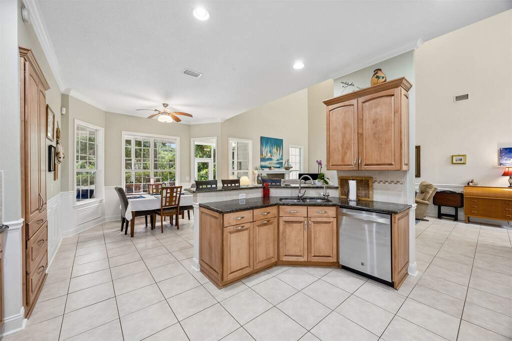 4 Bedroom Single Family Home/House's Image 25