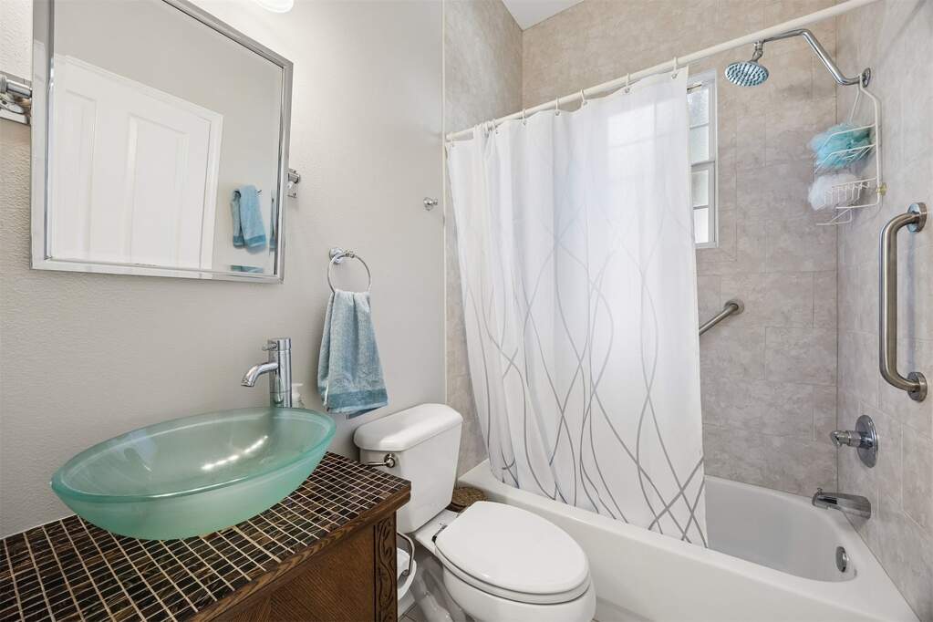 4 Bedroom Single Family Home/House's Image 35