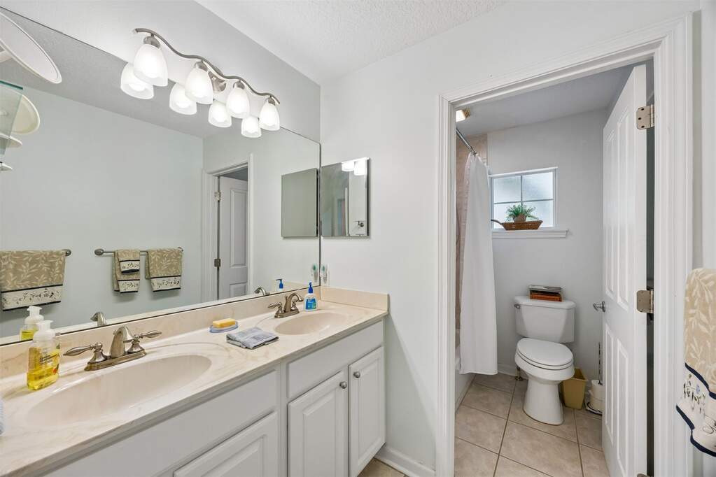 4 Bedroom Single Family Home/House's Image 40