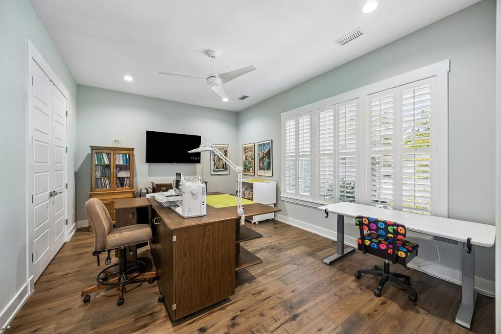 4 Bedroom Single Family Home/House's Image 32