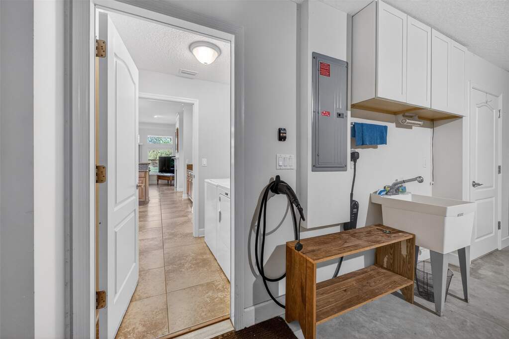 3 Bedroom Single Family Home/House's Image 37