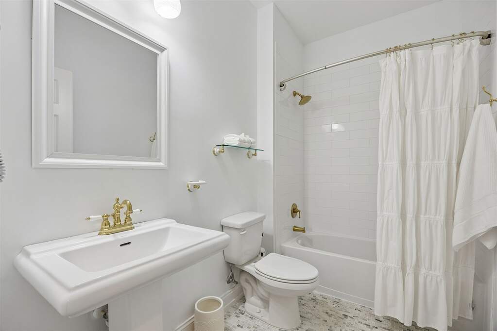 4 Bedroom Single Family Home/House's Image 15