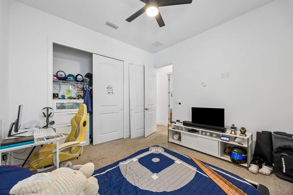 4 Bedroom Single Family Home/House's Image 32