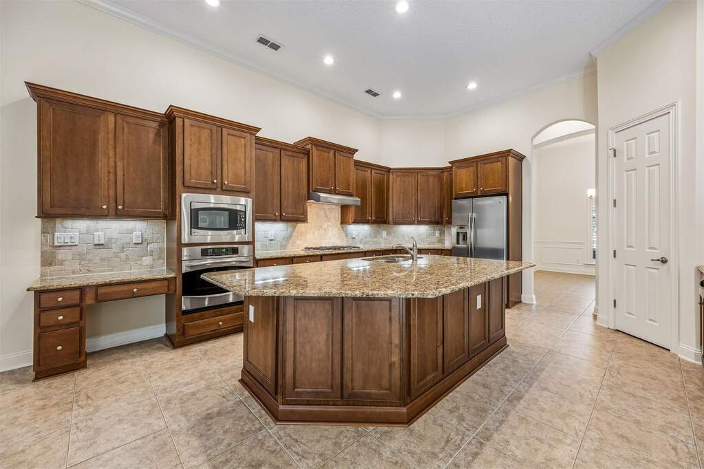4 Bedroom Single Family Home/House's Image 3