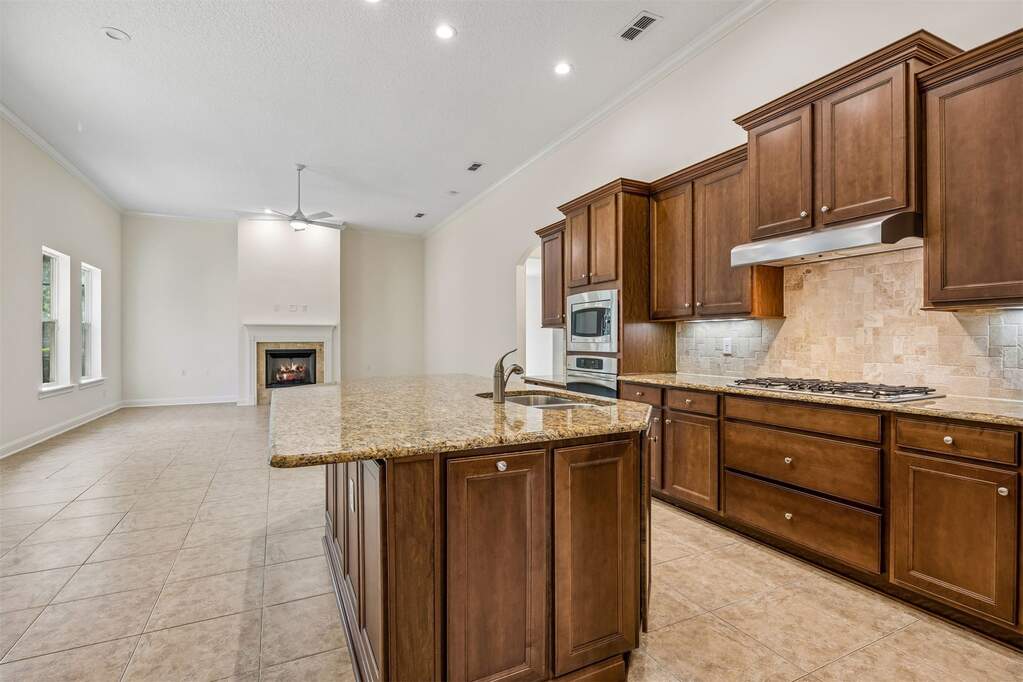 4 Bedroom Single Family Home/House's Image 4