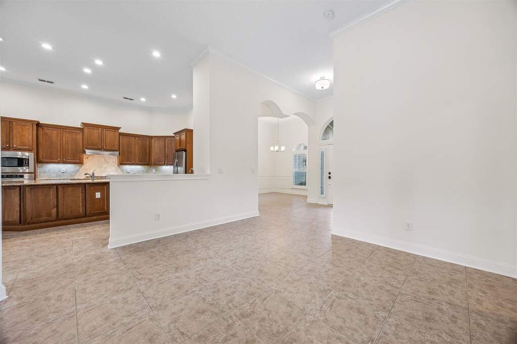 4 Bedroom Single Family Home/House's Image 6