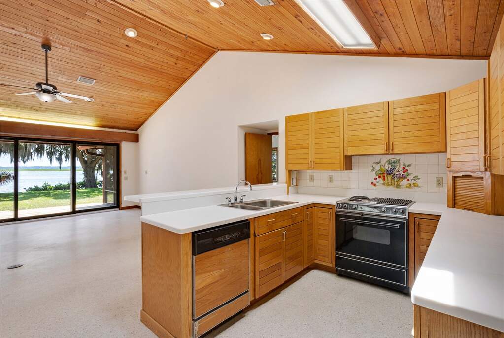 3 Bedroom Single Family Home/House's Image 14
