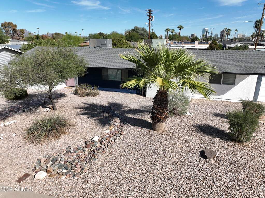 4 Bedroom Single Family Home/House's Image 4