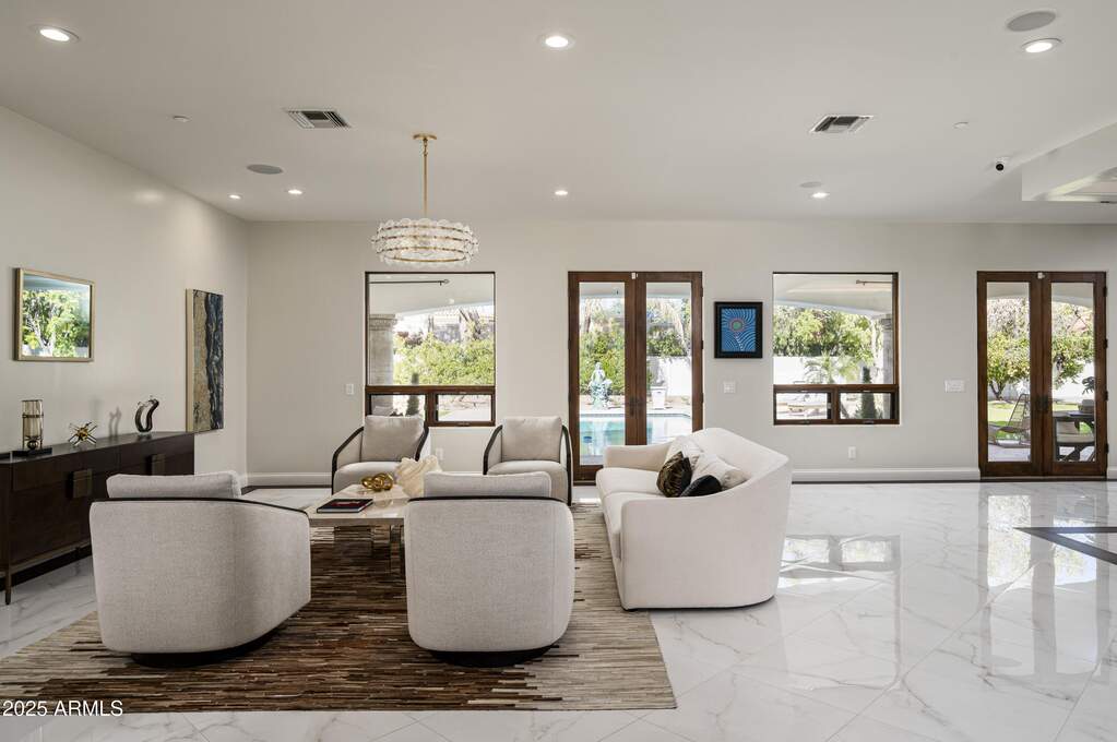 5 Bedroom Single Family Home/House's Image 8