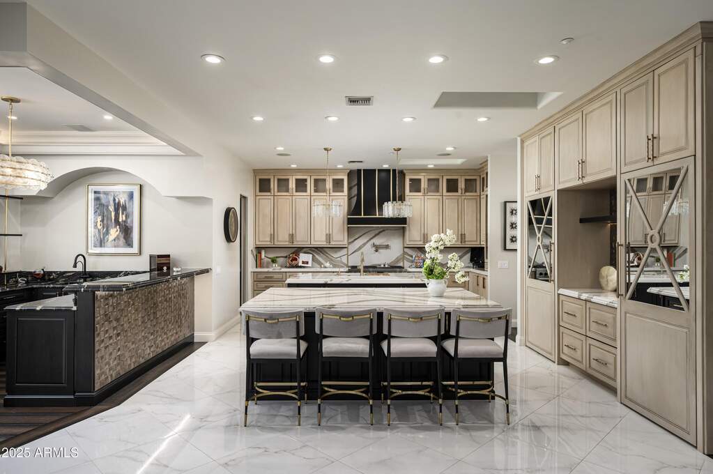 5 Bedroom Single Family Home/House's Image 12
