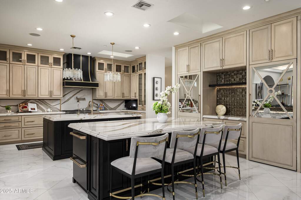 5 Bedroom Single Family Home/House's Image 13