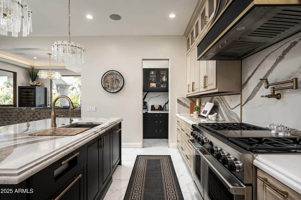 5 Bedroom Single Family Home/House's Image 14