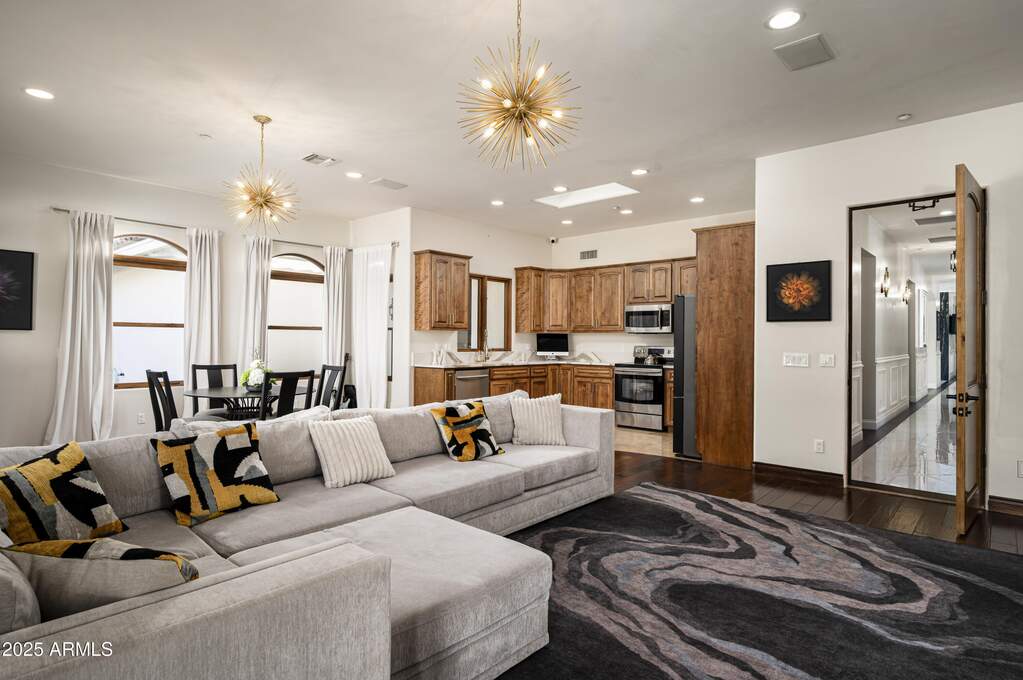 5 Bedroom Single Family Home/House's Image 34