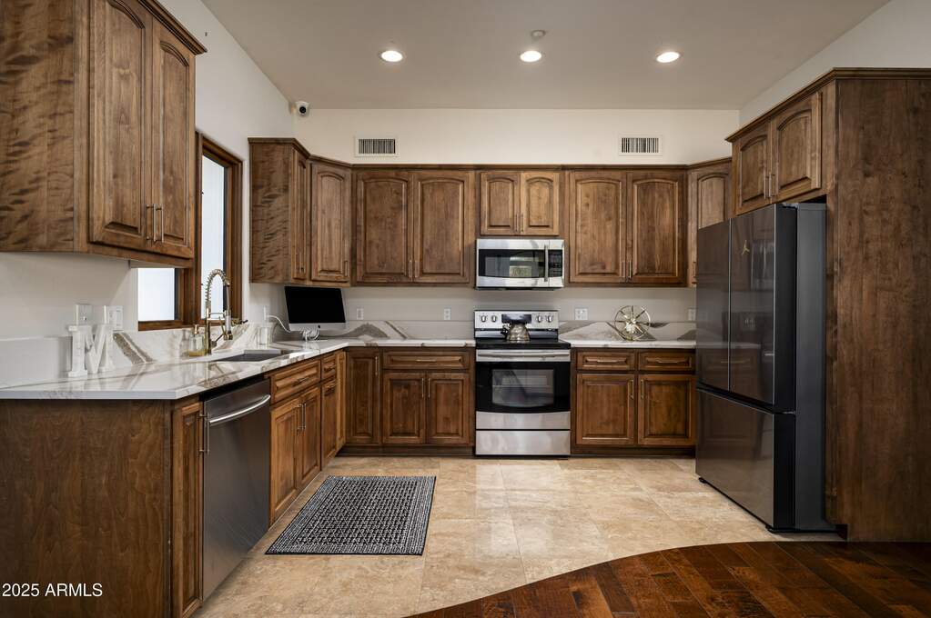5 Bedroom Single Family Home/House's Image 36