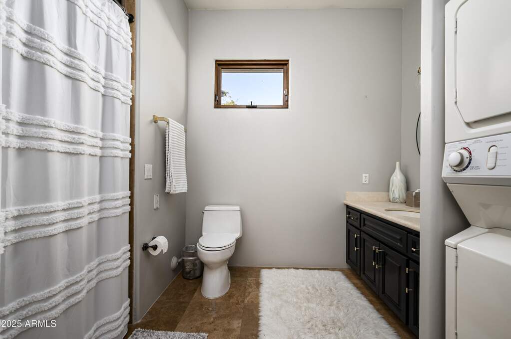 5 Bedroom Single Family Home/House's Image 38