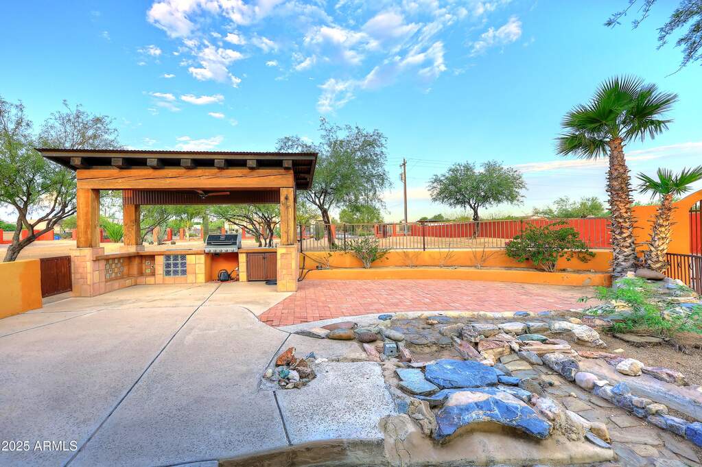 5 Bedroom Single Family Home/House's Image 9