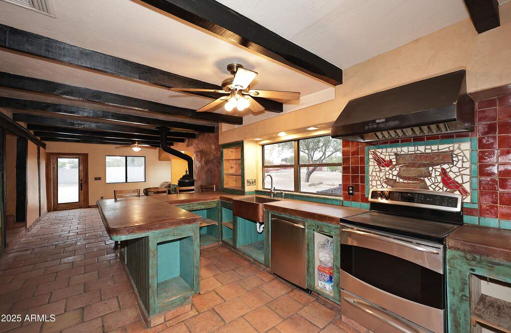 5 Bedroom Single Family Home/House's Image 10
