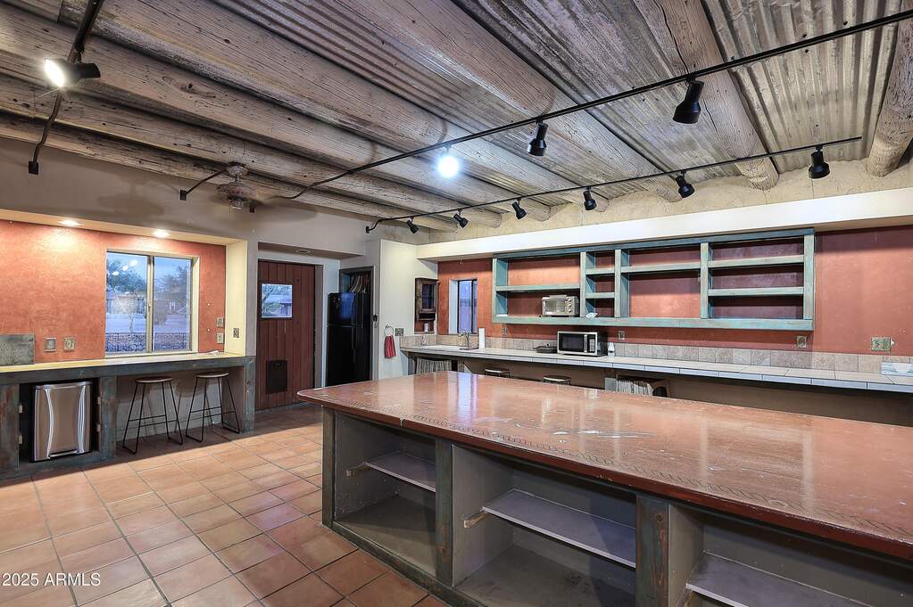 5 Bedroom Single Family Home/House's Image 28
