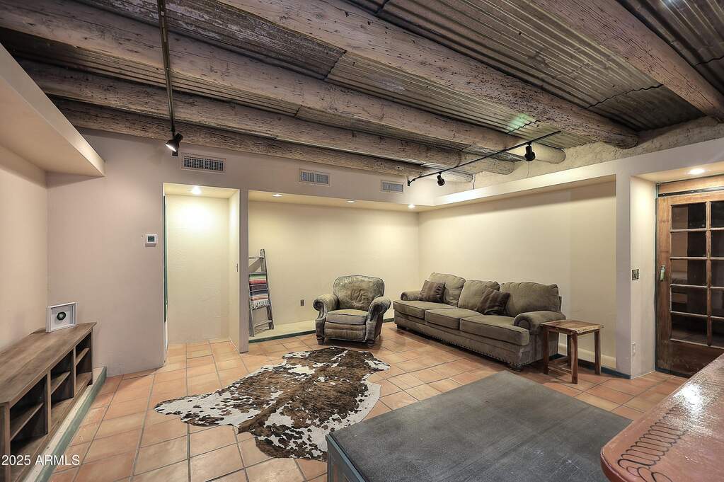 5 Bedroom Single Family Home/House's Image 29