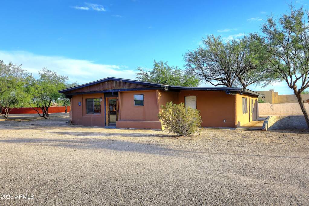 5 Bedroom Single Family Home/House's Image 37
