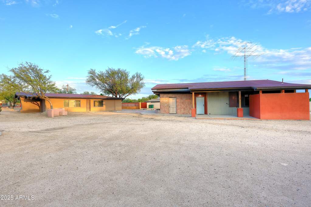 5 Bedroom Single Family Home/House's Image 38