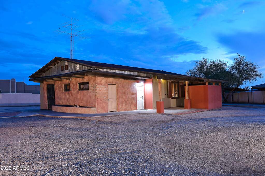 5 Bedroom Single Family Home/House's Image 39