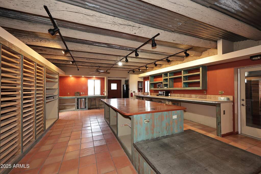 5 Bedroom Single Family Home/House's Image 3
