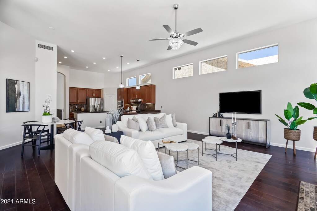 5 Bedroom Single Family Home/House's Image 11