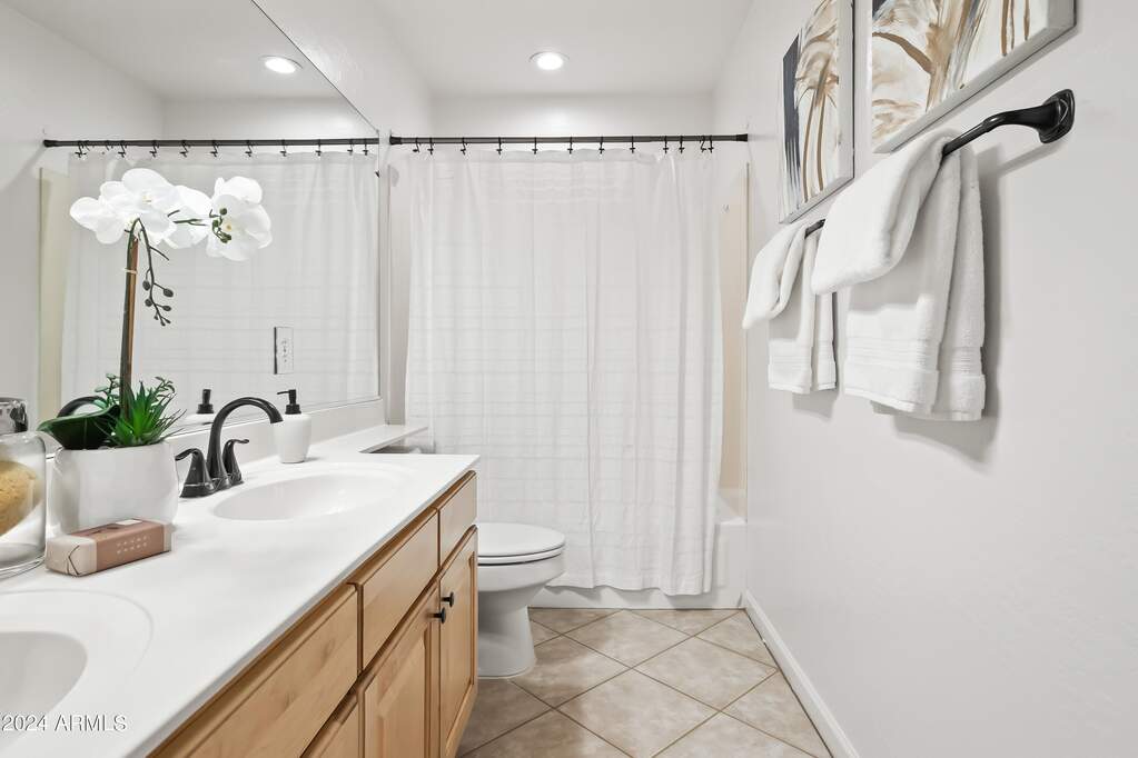 5 Bedroom Single Family Home/House's Image 27