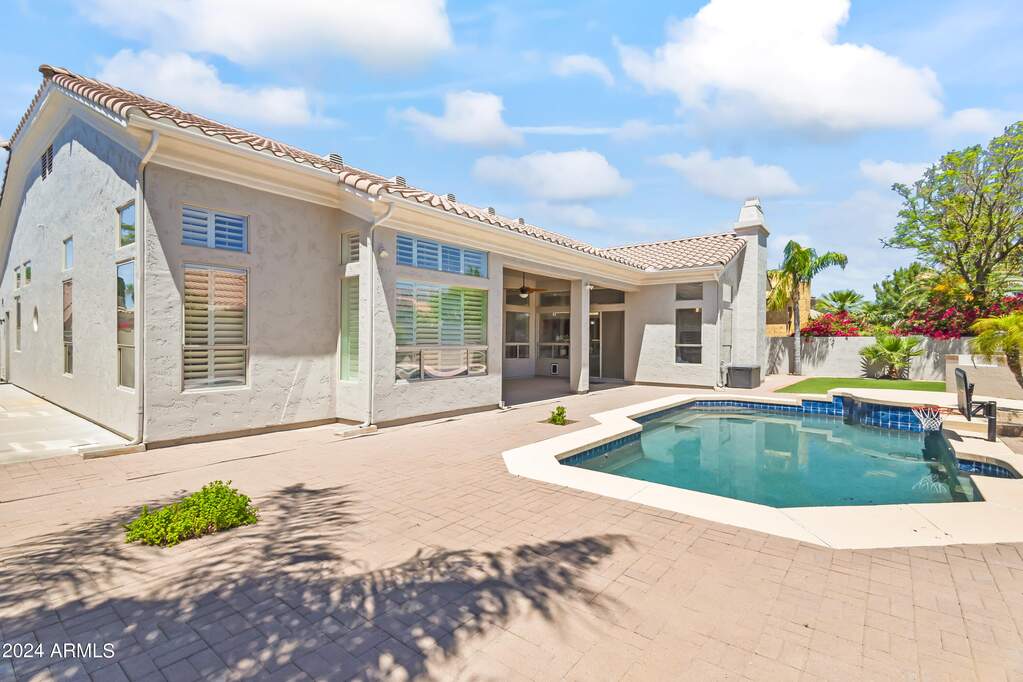 5 Bedroom Single Family Home/House's Image 34