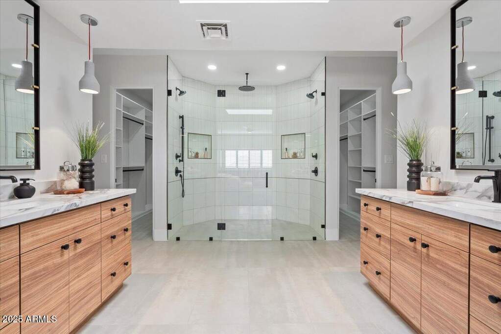 4 Bedroom Villa/Townhouse's Image 20