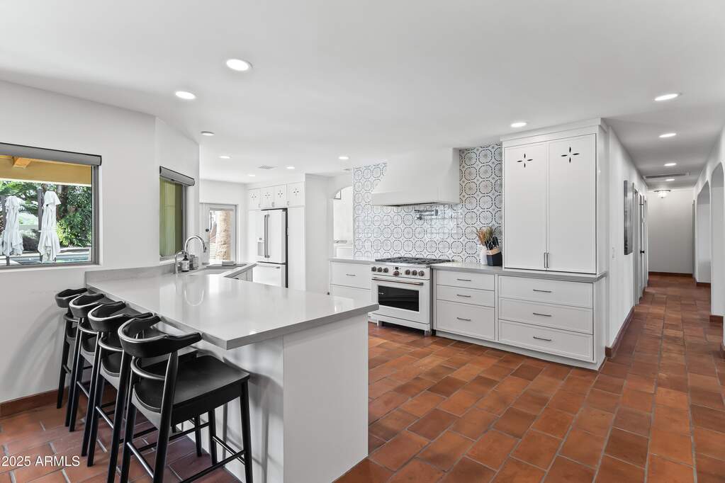 5 Bedroom Single Family Home/House's Image 7