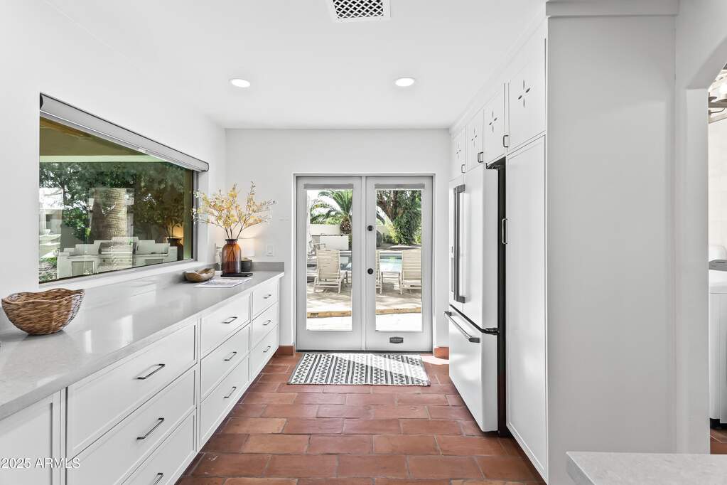 5 Bedroom Single Family Home/House's Image 9