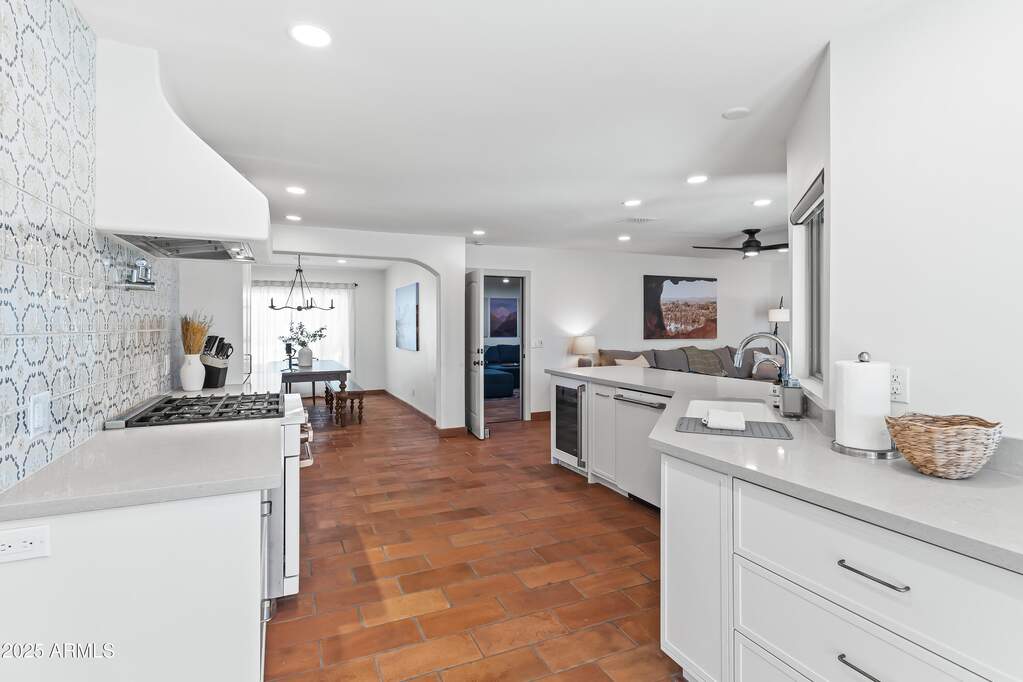 5 Bedroom Single Family Home/House's Image 10