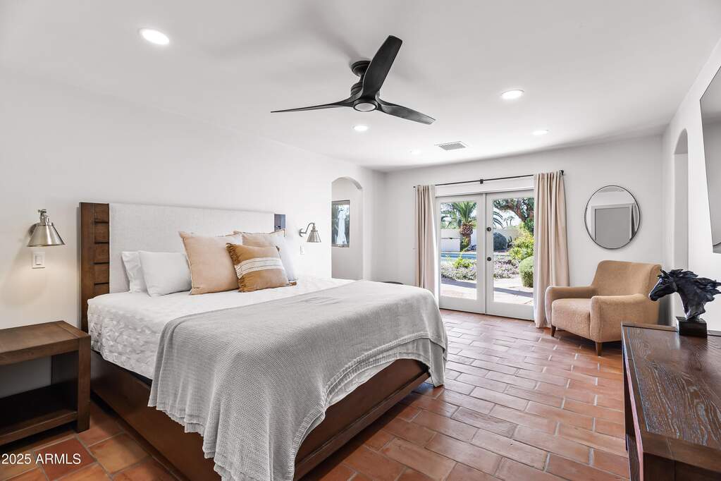 5 Bedroom Single Family Home/House's Image 13