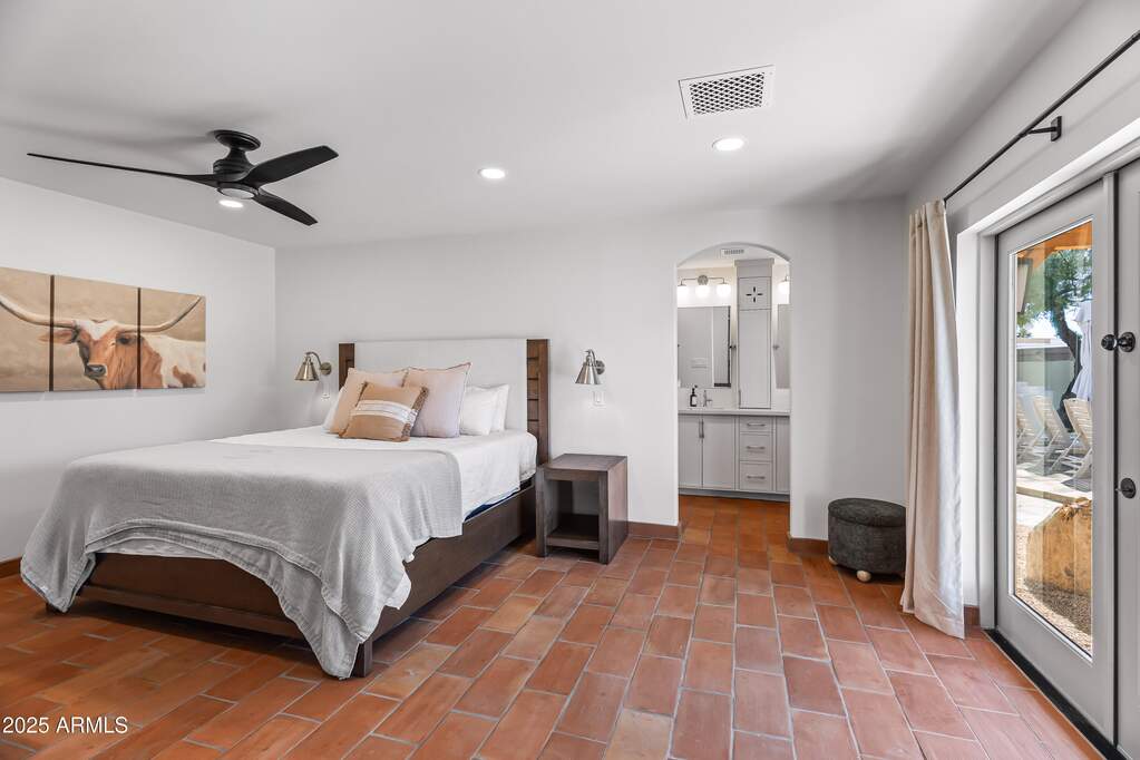 5 Bedroom Single Family Home/House's Image 14