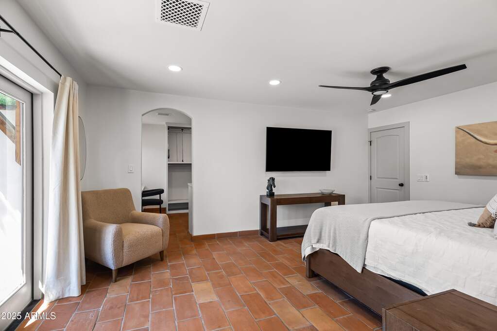 5 Bedroom Single Family Home/House's Image 19