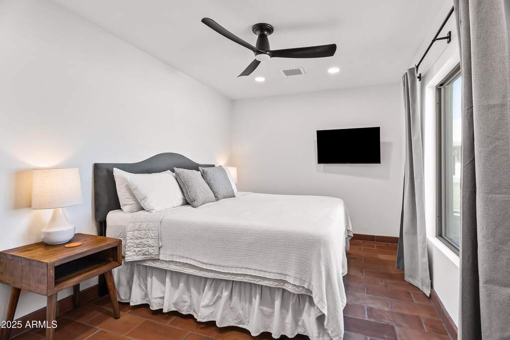 5 Bedroom Single Family Home/House's Image 33