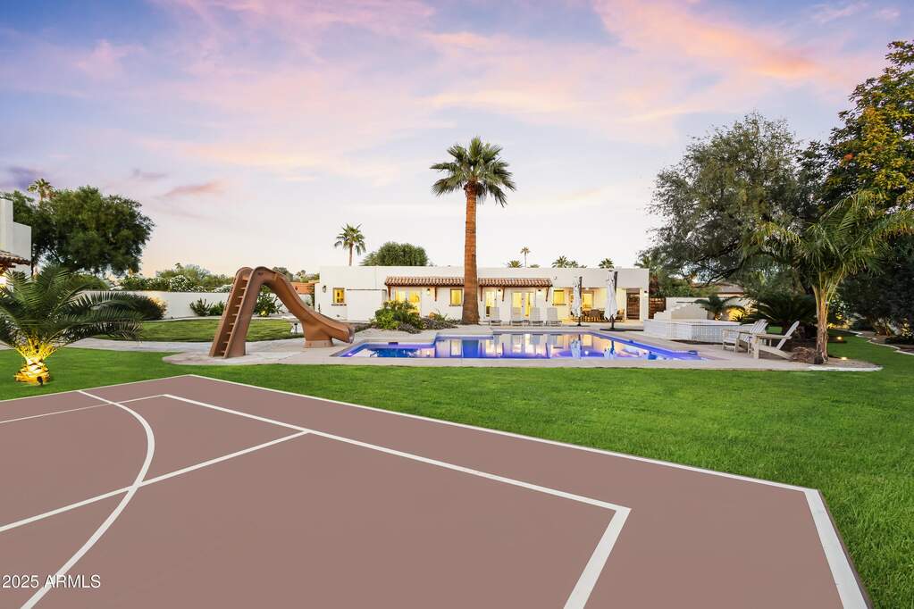 5 Bedroom Single Family Home/House's Image 37