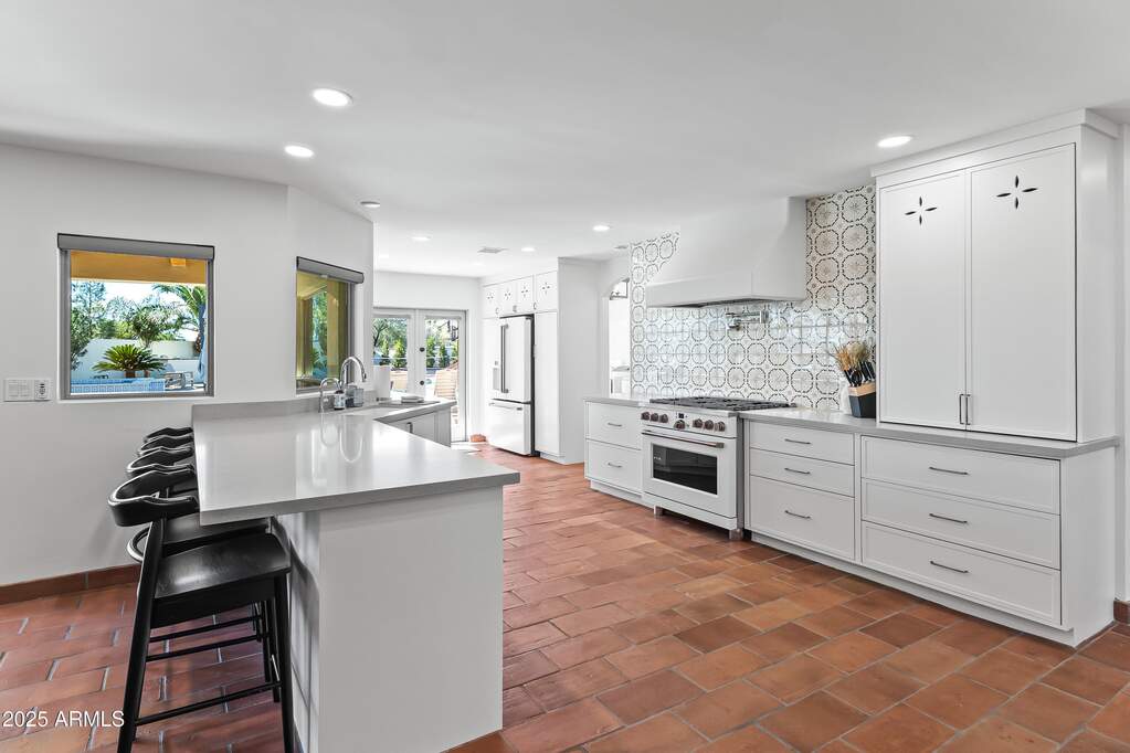 5 Bedroom Single Family Home/House's Image 6