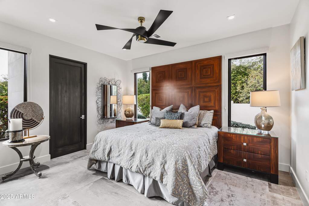 6 Bedroom Single Family Home/House's Image 17