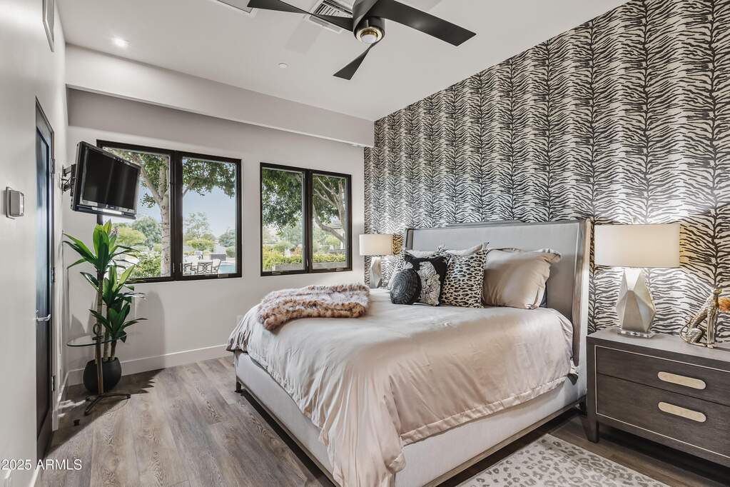 6 Bedroom Single Family Home/House's Image 19