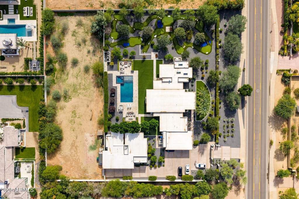 6 Bedroom Single Family Home/House's Image 30