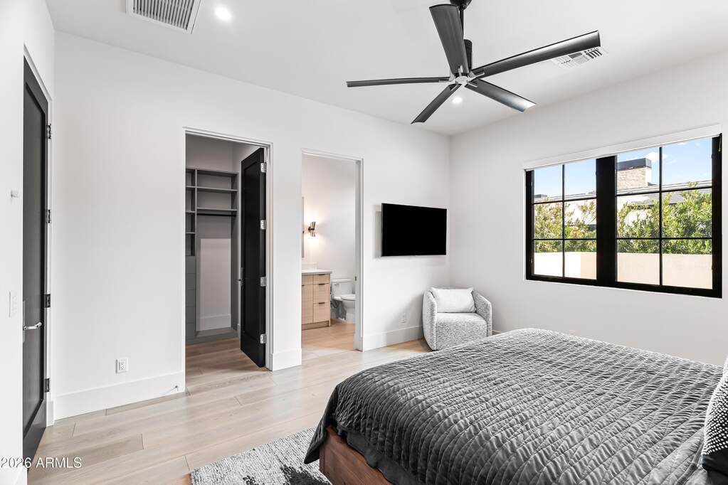 5 Bedroom Single Family Home/House's Image 29