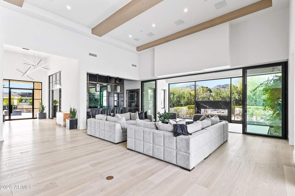 5 Bedroom Single Family Home/House's Image 6