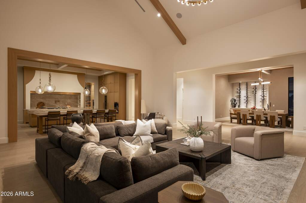 6 Bedroom Single Family Home/House's Image 11